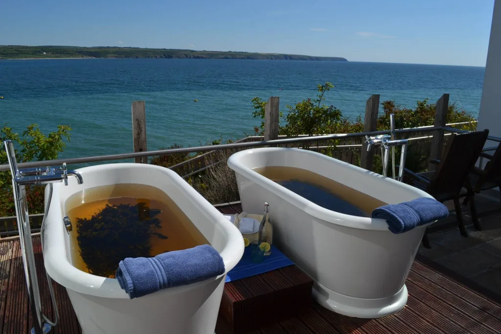 Cliff House Hotel tubs with seaweed